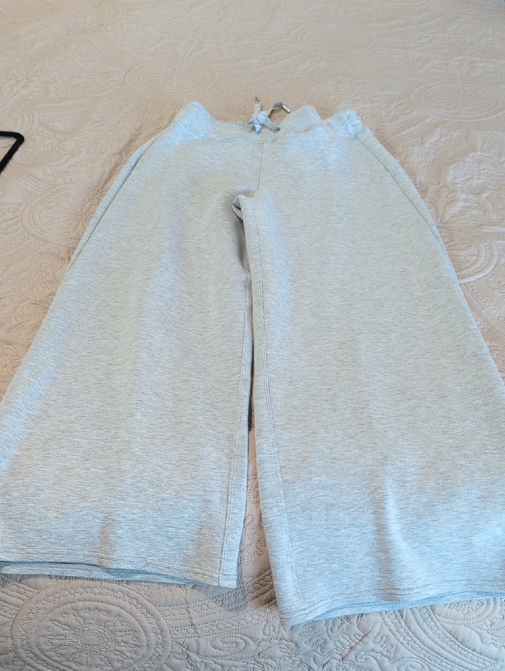 Spanx Cropped Air Essentials Wide Leg M. Light Grey